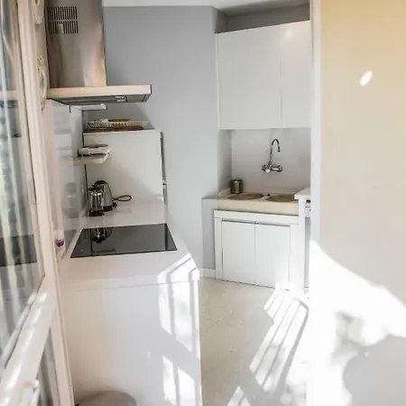 Riverside Central Colon Penthouse Apartment *